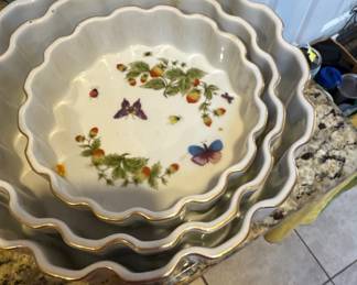 Strawberries and butterflies bakeware