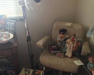 Salon chair
Elvis items