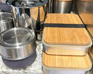 Pots & serving dishes
