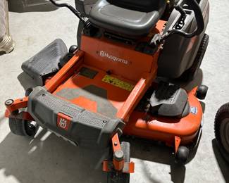 Husqvarna Z254 Zero Turn Mower