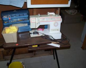 SINGER SEWING MACHINE