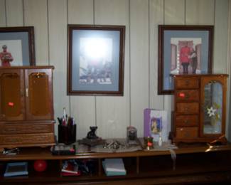 PRINTS & JEWELRY CASES