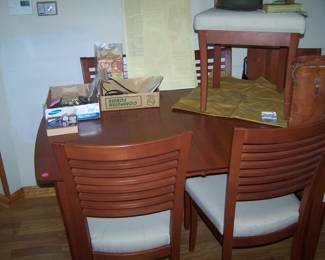 CHERRY DINETTE TABLE/ LEAF & 6 CHAIRS