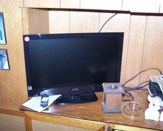 SMALL FLAT SCREEN