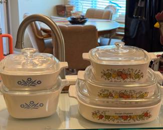 Vintage Corning ware casserole dishes with lids 