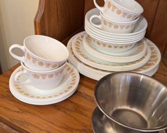 Vintage Corelle dish set 
