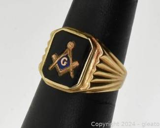 10kt Yellow Gold Onyx Masonic Ring 3pt5 Grams