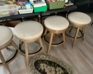 4 low bar stools