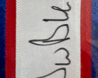 autograph detail