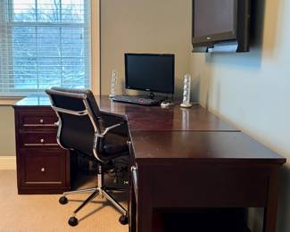 Bassett Furniture Corner Desk