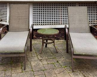 (4) Adjustable Lounge Chairs & (2) Side Tables