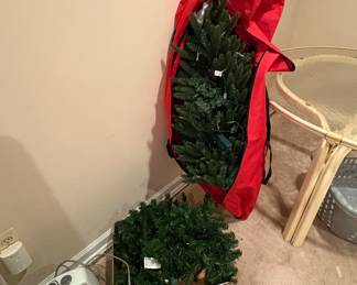 Pre-Lit Christmas Decor 