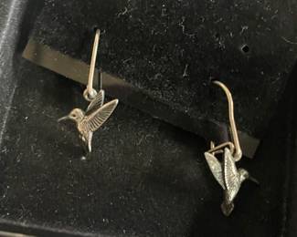 20% OFF ON THESE HUMMINGBIRD AVERY EARRINGS !!