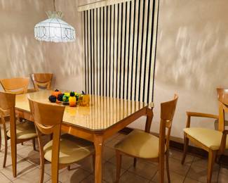 ELLO INTERNATIONAL DINING TABLE WITH 6 CHAIRS AND EXTRA LEAF
