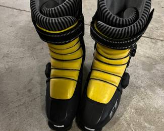 Men’s ski boots size 11