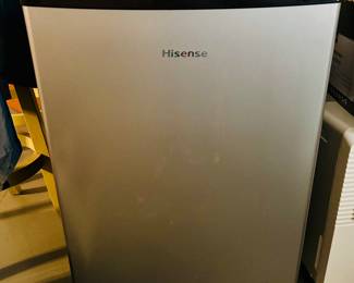 Hisense dorm size refrigerator