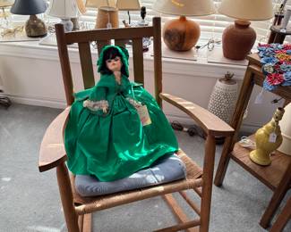 Wooden rocker with Madam Alexander doll “Gone with the Wind”Scarlett O’Hara