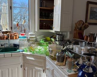 Lots of vintage glassware