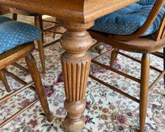 Oak dining table with 6 chairs and leaves, leg detail