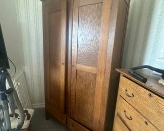 Oak wardrobe 