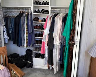 Men’s shoes 9.5-10 and women’s clothes size M-L and flight cases