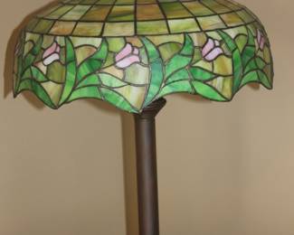 Leaded glass with Tulip Motif Antique Table Lamp