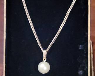14 K Gold Necklace With Cultured Pearl 