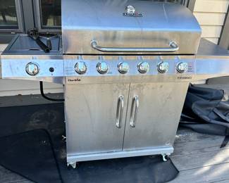 #30 - $150 - Charbroil Grill Performance 45"Hx58L
