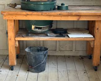 #44 - $750 - Green egg w/table 35"Hx58"Lx27"D Egg - 32Hx21W