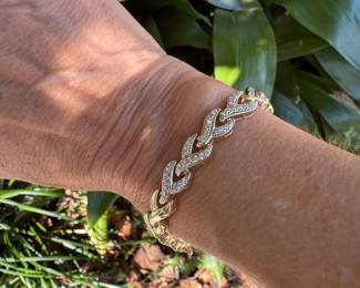 #118 - $1,400  - 1 1/2 ctw diamond bracelet and 14kt gold . 22.4 grams. 7"L. 