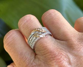 #107 - $475 - 1 1/2 ctw diamonds band, 10kt gold. size 7. 