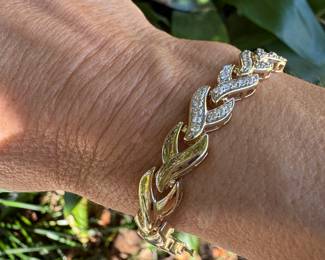 #118 - $1,400  - 1 1/2 ctw diamond bracelet and 14kt gold . 22.4 grams. 7"L. 