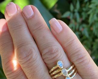 #116 - $850 - 1 1/2 ctw diamonds three oval diamonds modern ring on 14kt yellow gold.