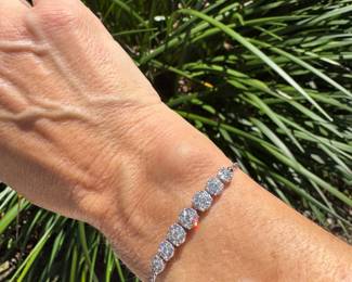 #121 - $450 - 1 ctw diamond bracelet 10kt gold with adjustable link. 