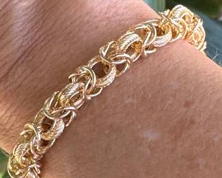 #119 - $750  - 14kt yellow gold fancy link bracelet, 8"L, 13.60 grams. 