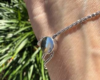 #121 - $450 - 1 ctw diamond bracelet 10kt gold with adjustable link. 