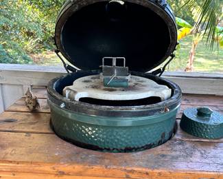 #44 - $750 - Green egg w/table 35"Hx58"Lx27"D Egg - 32Hx21W