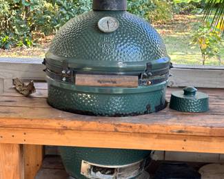 #44 - $750 - Green egg w/table 35"Hx58"Lx27"D Egg - 32Hx21W
