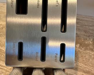 #127 - $90 - Henckels knife set