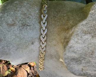 #118 - $1,400  - 1 1/2 ctw diamond bracelet and 14kt gold . 22.4 grams. 7"L. 