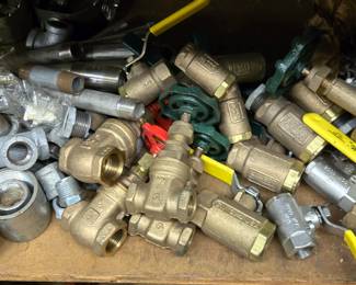 Lots more fittings & valves of all sizes
