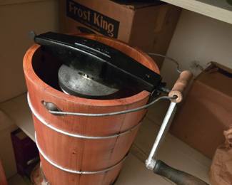 Frost King Ice Cream Freezer 4 Qt