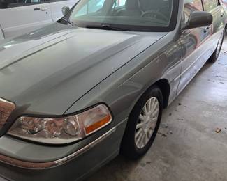 **UPDATE**2004 Ford Lincoln Signature Town Car in Excellent Condition. 2nd owner - 71,942 miles. Minimum Offer **$7,000**. Best offer at end of sale - 4pm Sunday.