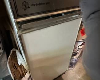 Kelvinator Trash compactor 