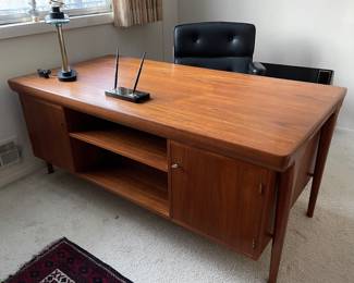 Teak desk /probably Kai Kristiansen 