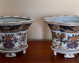 CACHE POT WITH SEPARATE BASE 