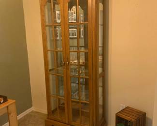 LIGHTED DISPLAY CABINET
