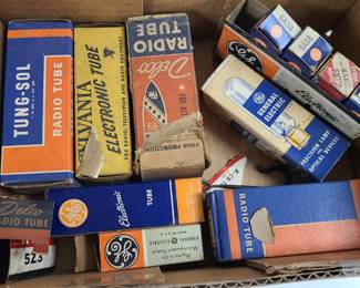 Mixed lot of vintage radio tubes