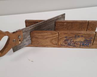 Hand saw wood mitre