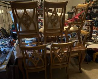 Dining table with 8 chairs and 2 leaves